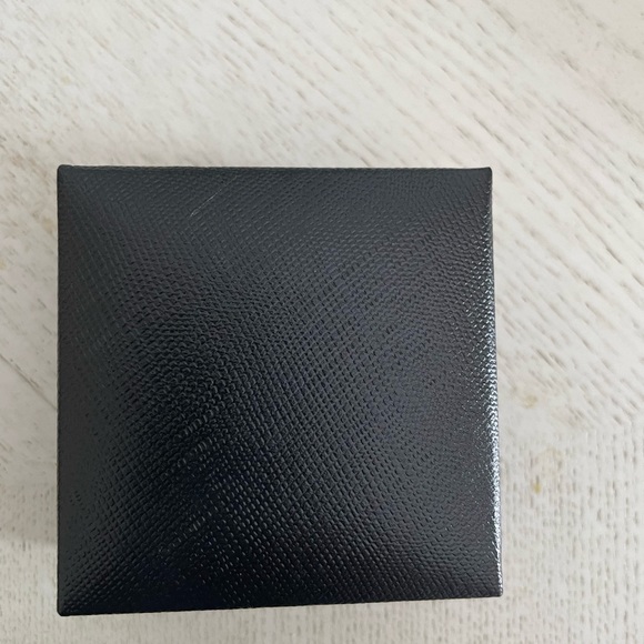 Leaf Earrings in 10k Gold - Picture 4 of 4